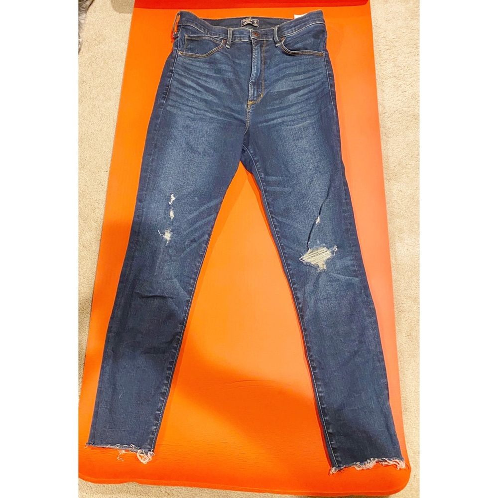 Abercrombie & Fitch Distressed Skinny Jeans Size 29/8 Ultra High Rise